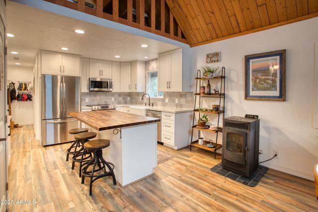 1912 Little Doe Trail, Overgaard, AZ 85933