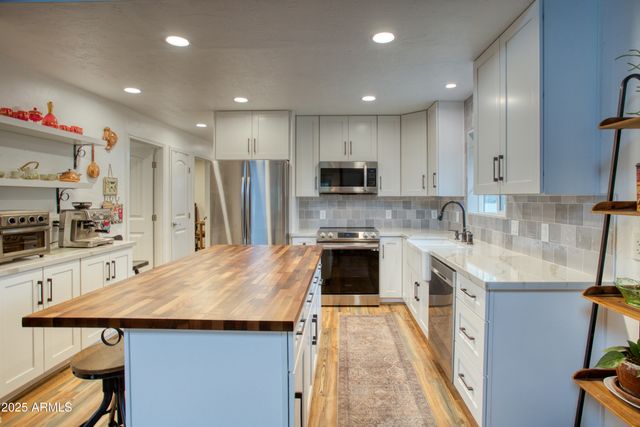 1912 Little Doe Trail, Overgaard, AZ 85933