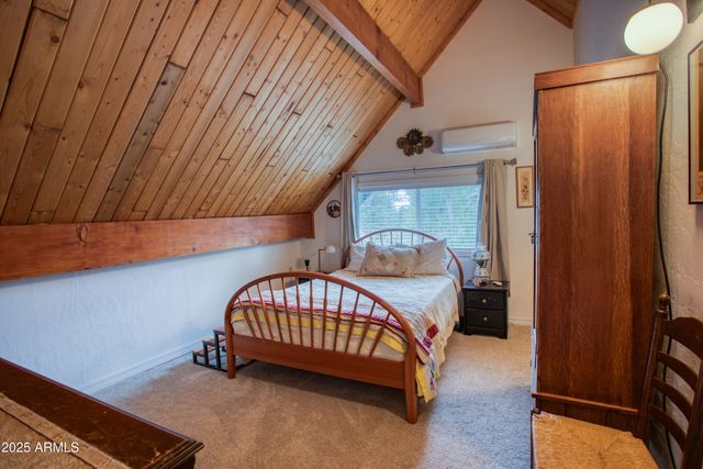 1912 Little Doe Trail, Overgaard, AZ 85933