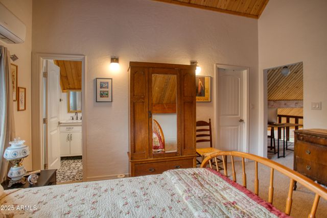 1912 Little Doe Trail, Overgaard, AZ 85933