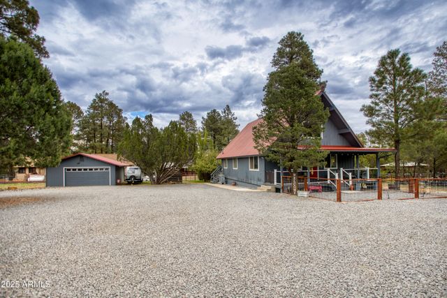 1912 Little Doe Trail, Overgaard, AZ 85933