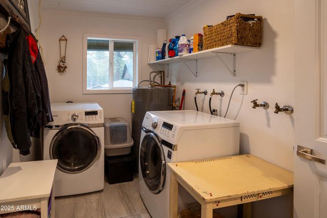 1912 Little Doe Trail, Overgaard, AZ 85933