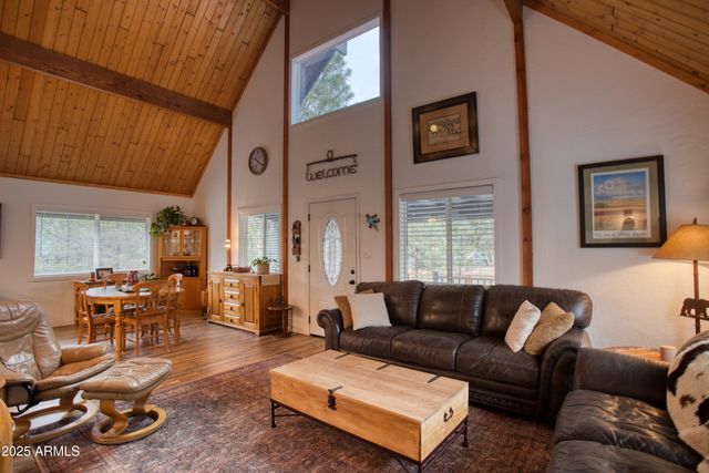 1912 Little Doe Trail, Overgaard, AZ 85933