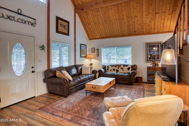 1912 Little Doe Trail, Overgaard, AZ 85933