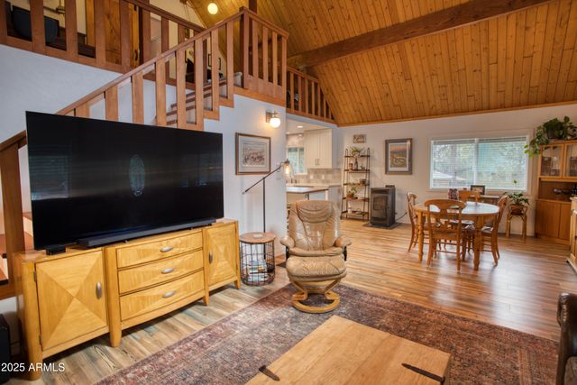 1912 Little Doe Trail, Overgaard, AZ 85933