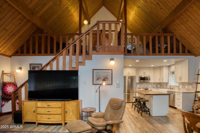 1912 Little Doe Trail, Overgaard, AZ 85933