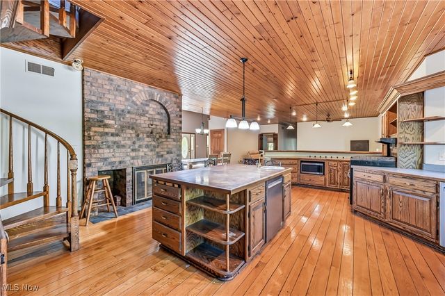 4114 S Raccoon Road, Canfield, OH 44406