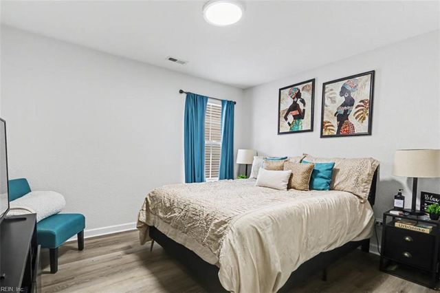 326 Sedium LN, Portsmouth, VA 23701