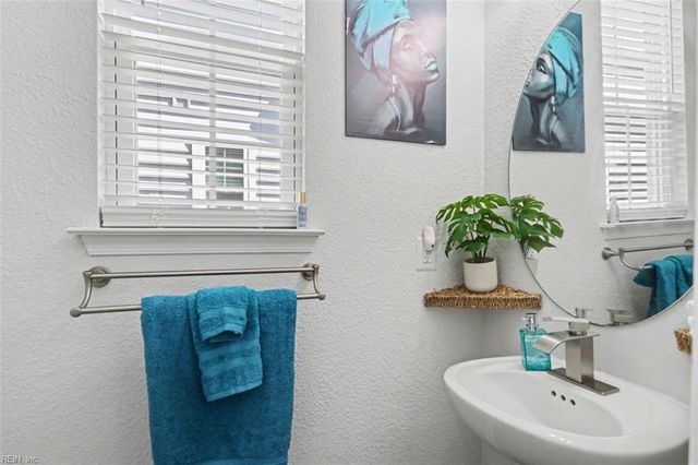 326 Sedium LN, Portsmouth, VA 23701