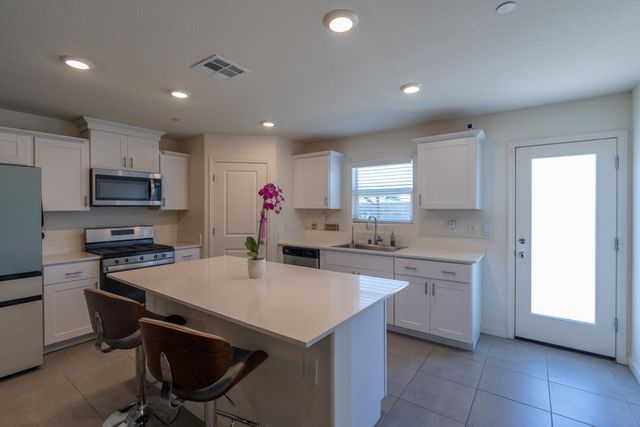 433 Stein Way, Waterford, CA 95386