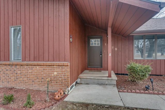 1025 GREENDALE COURT, Menasha, WI 54952