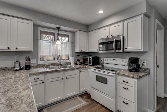 1025 GREENDALE COURT, Menasha, WI 54952