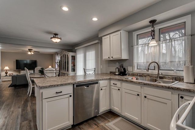 1025 GREENDALE COURT, Menasha, WI 54952