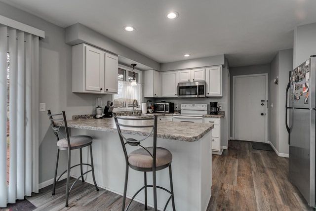 1025 GREENDALE COURT, Menasha, WI 54952