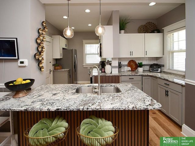 2211 Hanscom Boulevard, Omaha, NE 68105