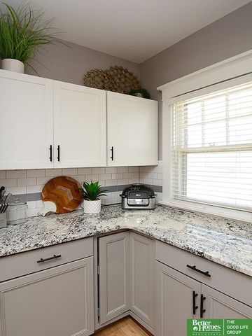 2211 Hanscom Boulevard, Omaha, NE 68105