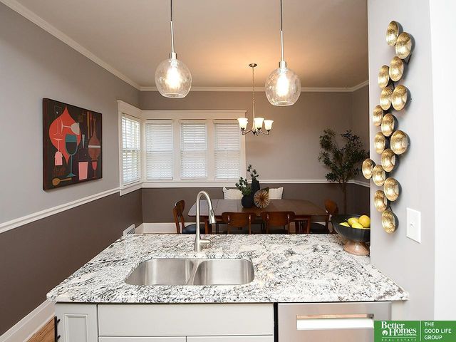 2211 Hanscom Boulevard, Omaha, NE 68105