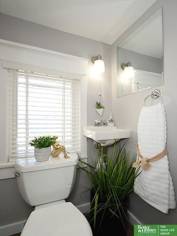 2211 Hanscom Boulevard, Omaha, NE 68105