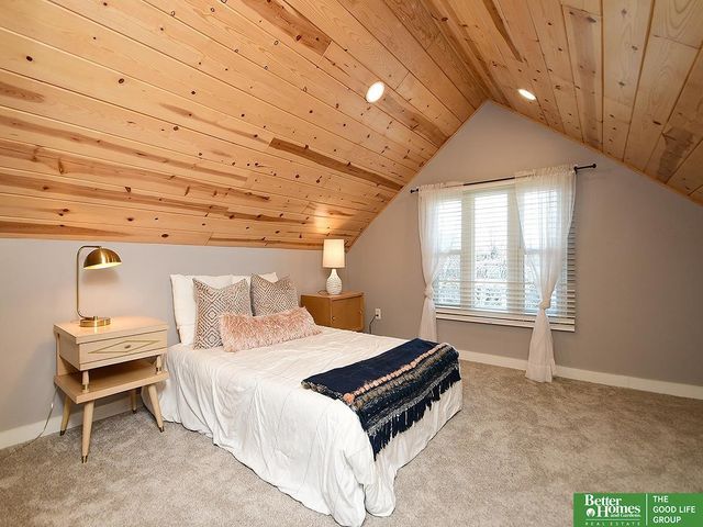 2211 Hanscom Boulevard, Omaha, NE 68105