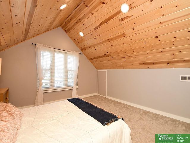 2211 Hanscom Boulevard, Omaha, NE 68105