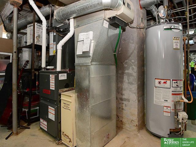 2211 Hanscom Boulevard, Omaha, NE 68105