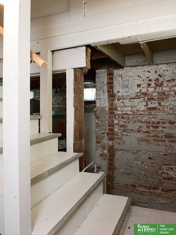 2211 Hanscom Boulevard, Omaha, NE 68105