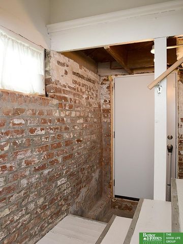 2211 Hanscom Boulevard, Omaha, NE 68105