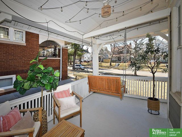 2211 Hanscom Boulevard, Omaha, NE 68105