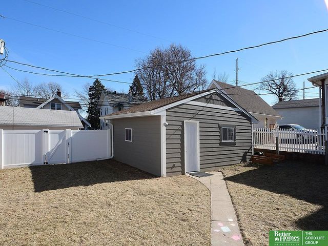 2211 Hanscom Boulevard, Omaha, NE 68105