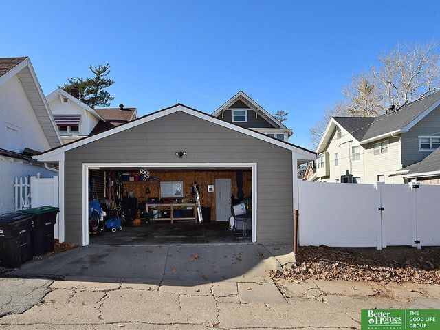 2211 Hanscom Boulevard, Omaha, NE 68105