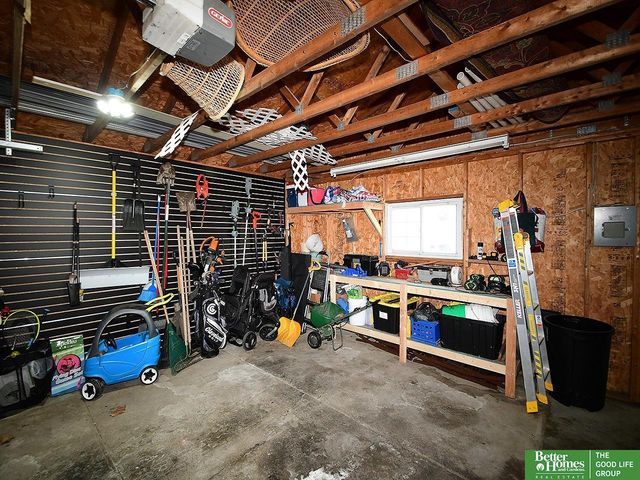 2211 Hanscom Boulevard, Omaha, NE 68105