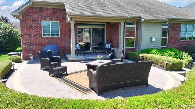 17785 Goldeneye Drive, Clinton Township, MI 48038