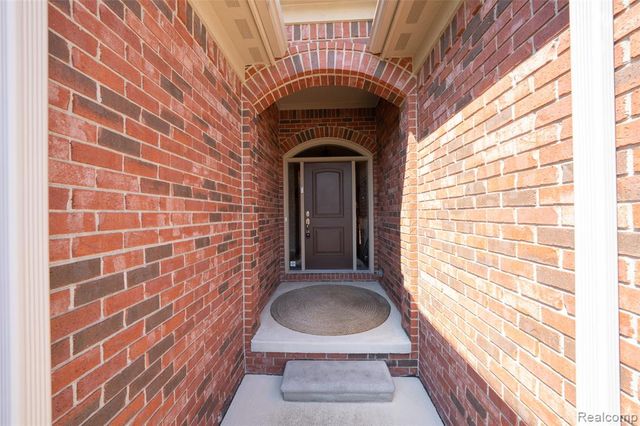 17785 Goldeneye Drive, Clinton Township, MI 48038