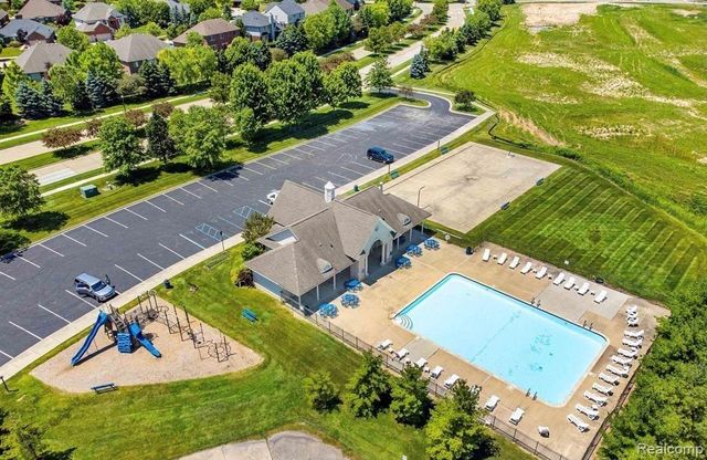 17785 Goldeneye Drive, Clinton Township, MI 48038