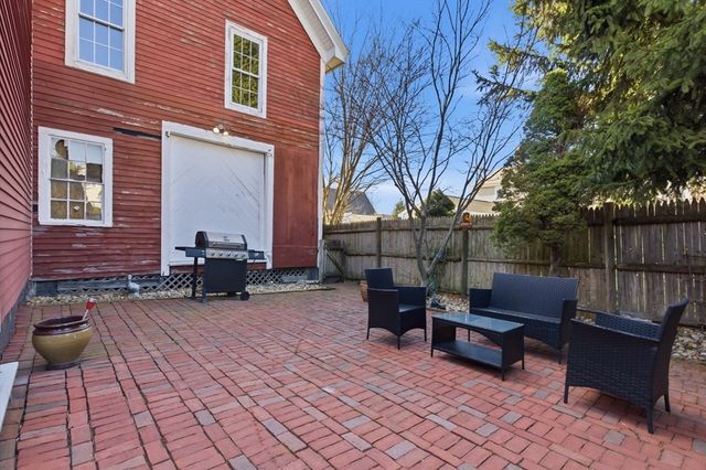 11 Pearl St, Quincy, MA 02169