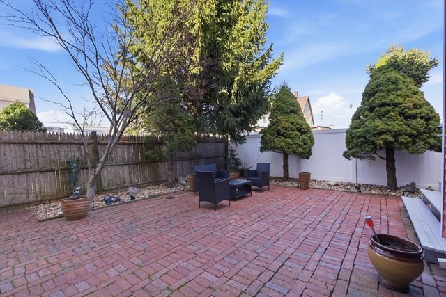 11 Pearl St, Quincy, MA 02169