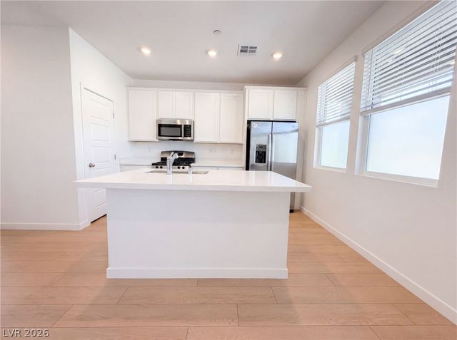 305 Crescent Glow Lane, Henderson, NV 89015