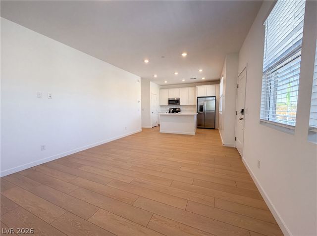 305 Crescent Glow Lane, Henderson, NV 89015