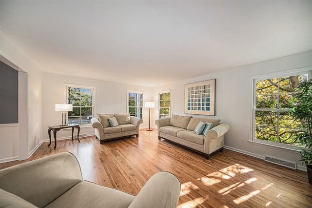 3075 Hunting Valley Drive, Ann Arbor, MI 48104