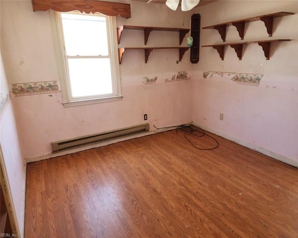 27 Crestwood CIR, Hampton, VA 23669