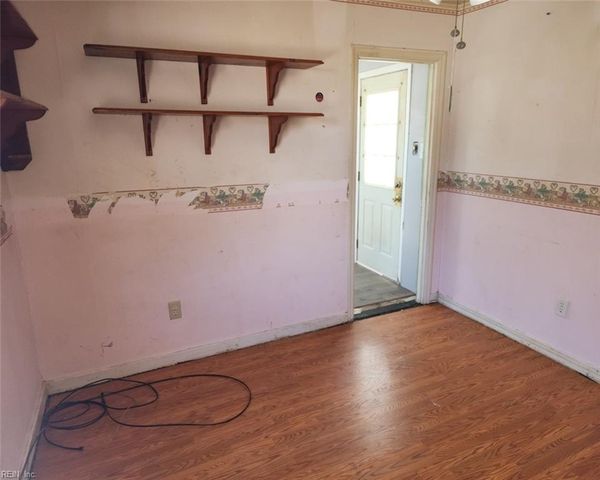 27 Crestwood CIR, Hampton, VA 23669