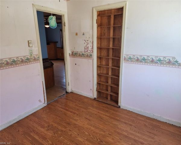 27 Crestwood CIR, Hampton, VA 23669