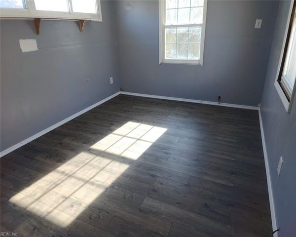 27 Crestwood CIR, Hampton, VA 23669