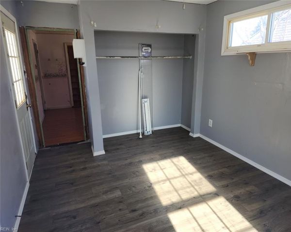 27 Crestwood CIR, Hampton, VA 23669