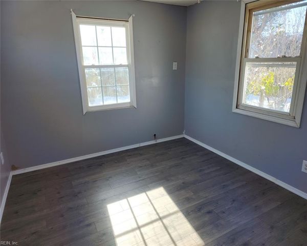 27 Crestwood CIR, Hampton, VA 23669