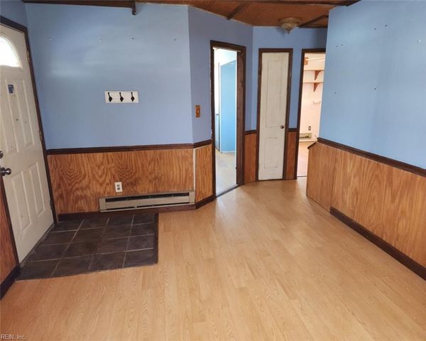 27 Crestwood CIR, Hampton, VA 23669