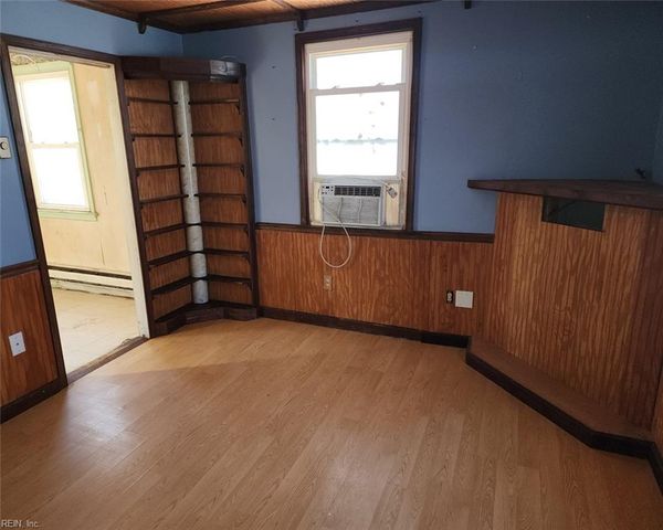 27 Crestwood CIR, Hampton, VA 23669