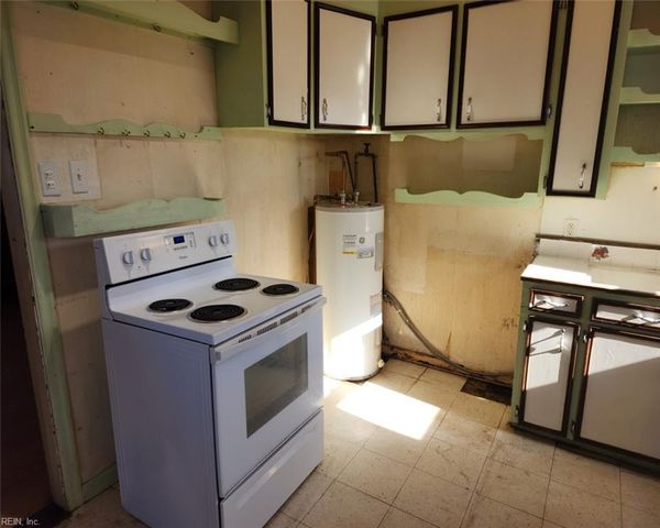 27 Crestwood CIR, Hampton, VA 23669