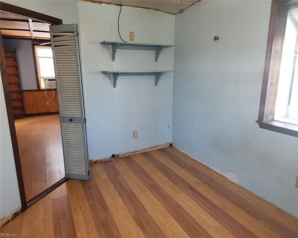 27 Crestwood CIR, Hampton, VA 23669