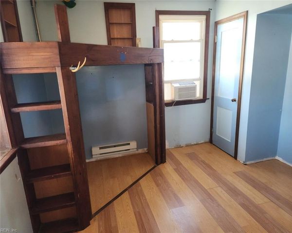 27 Crestwood CIR, Hampton, VA 23669